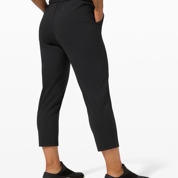 Lululemon high rise cropped pants 23” - Picture 4 of 4